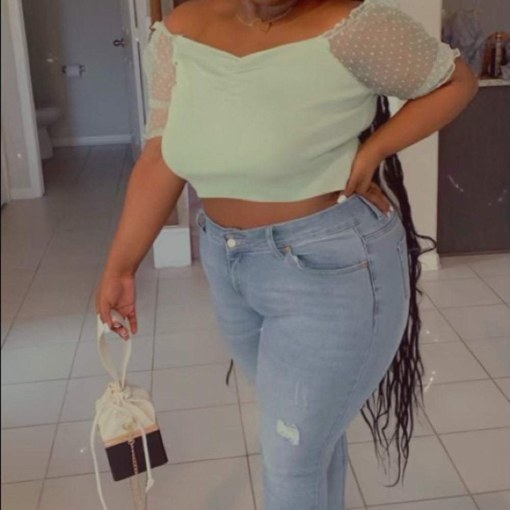 Pastel Green Puffed Sleeve Top